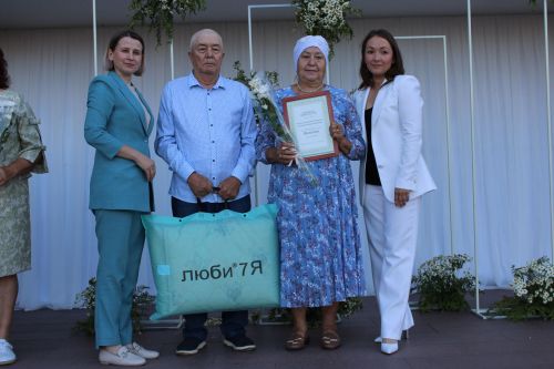 В Заинске семья Барсуковых награждена медалью «За любовь и верность»