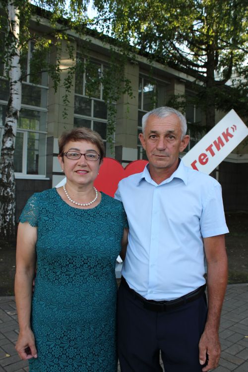 В Заинске семья Барсуковых награждена медалью «За любовь и верность»