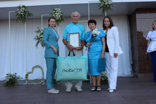 В Заинске семья Барсуковых награждена медалью «За любовь и верность»