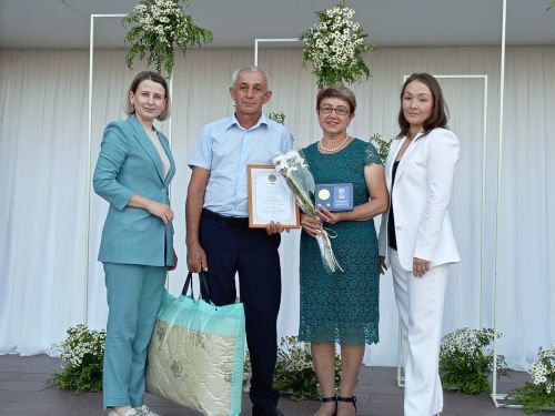 Зәйдә зур түгәрәк гаилә бәйрәмнәрен билгеләп үтүчеләр хөрмәтләнде