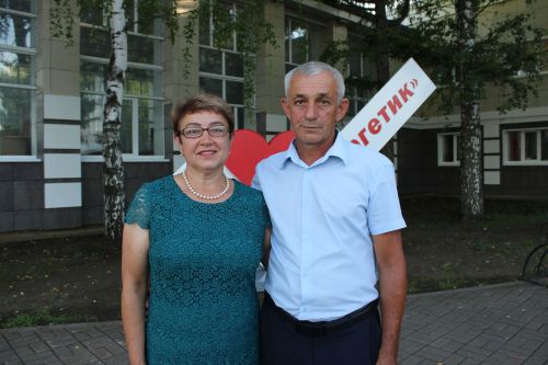 В Заинске семья Барсуковых награждена медалью «За любовь и верность»