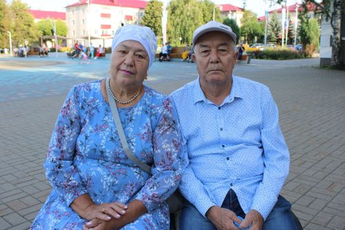 В Заинске семья Барсуковых награждена медалью «За любовь и верность»