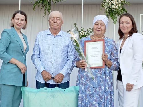 Зәйдә зур түгәрәк гаилә бәйрәмнәрен билгеләп үтүчеләр хөрмәтләнде