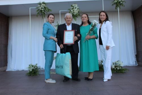 В Заинске семья Барсуковых награждена медалью «За любовь и верность»