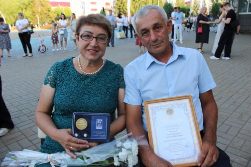 В Заинске семья Барсуковых награждена медалью «За любовь и верность»
