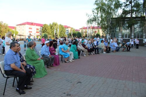 В Заинске семья Барсуковых награждена медалью «За любовь и верность»