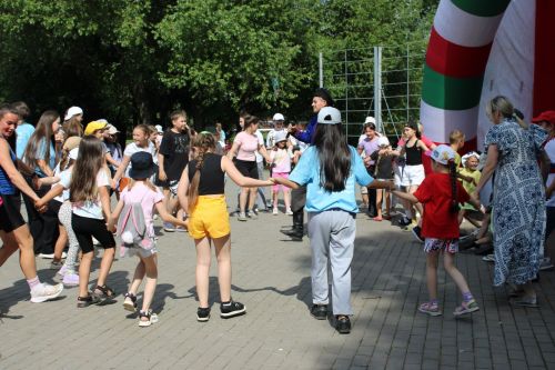 В День семьи, любви и верности в Заинске прошел праздник для детей