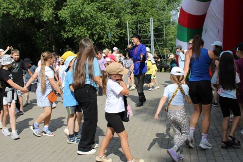 В День семьи, любви и верности в Заинске прошел праздник для детей