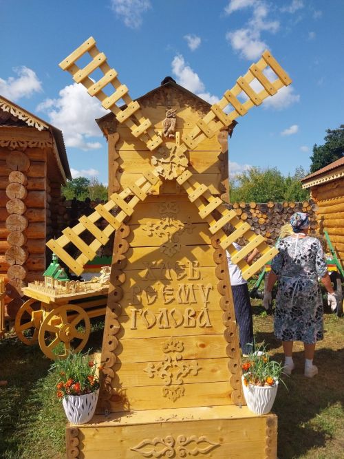 «Луковая долина» в Черемшане: пирог-гигант, обряды и луковые бои