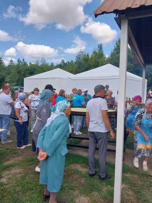 «Луковая долина» в Черемшане: пирог-гигант, обряды и луковые бои