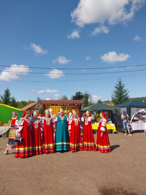 «Луковая долина» в Черемшане: пирог-гигант, обряды и луковые бои