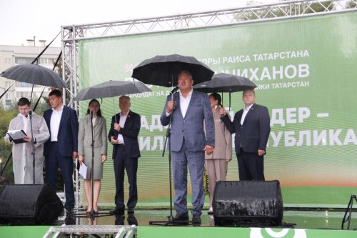 В Заинске активные участники программы «Наш двор» получили благодарственные письма