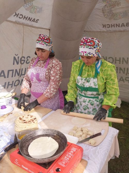 В Заинске активные участники программы «Наш двор» получили благодарственные письма