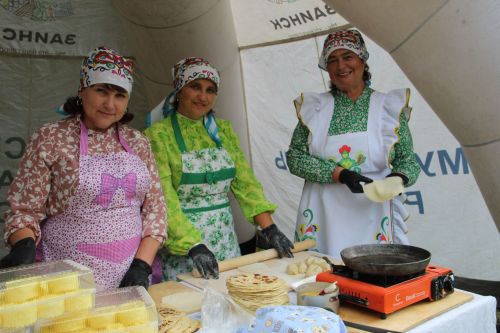 В Заинске активные участники программы «Наш двор» получили благодарственные письма