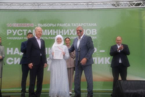 В Заинске активные участники программы «Наш двор» получили благодарственные письма