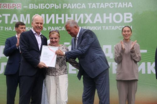 В Заинске активные участники программы «Наш двор» получили благодарственные письма