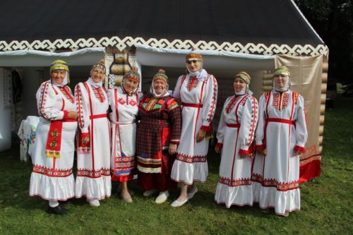 В Заинске активные участники программы «Наш двор» получили благодарственные письма
