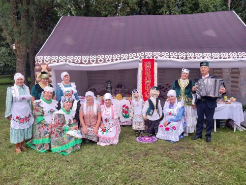 В Заинске активные участники программы «Наш двор» получили благодарственные письма