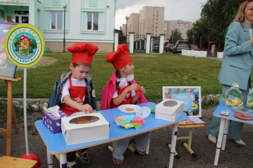 В Заинске активные участники программы «Наш двор» получили благодарственные письма