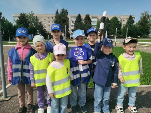 Юные инспекторы Заинска напомнили взрослым о безопасности детей на дорогах