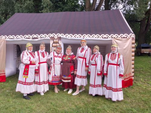 В Заинске активные участники программы «Наш двор» получили благодарственные письма