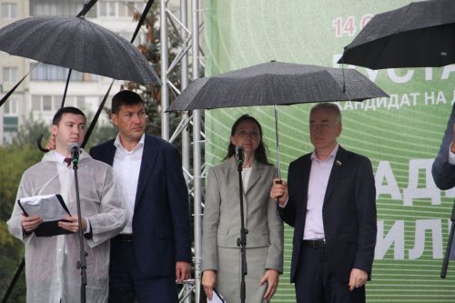 В Заинске активные участники программы «Наш двор» получили благодарственные письма