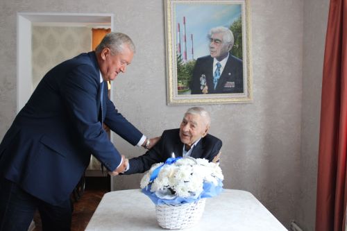 Легендарному фронтовику Заинска Леониду Мачтакову исполнилось 102 года