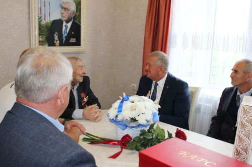 Легендарному фронтовику Заинска Леониду Мачтакову исполнилось 102 года