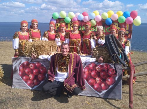 Зәйнең иҗат коллективы Алма Спасы бәйрәмендә катнашты
