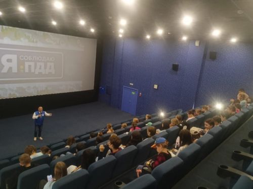 Кино вместо урока: в Заинске повторили ПДД в кинозале