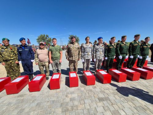 «Гвардия» вернула имена героям: под Волгоградом перезахоронили поднятых поисковиками бойцов