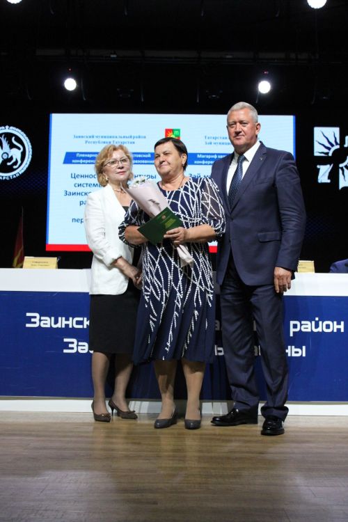 Заинские педагоги получили государственные награды