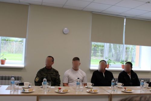 Сто тысяч рублей и самые теплые пожелания: в Заинске семье военнослужащего вручили сертификат на новорожденную дочь