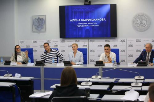 На балконах мэрии Казани представят перформанс по мотивам «Летучей мыши» Штрауса
