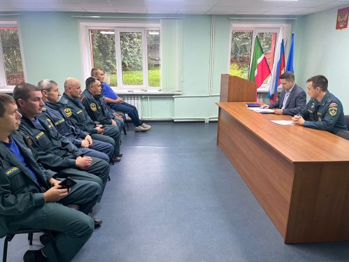 В Заинске состоялась рабочая встреча с пожарными: обсудили итоги полугодия и планы на будущее