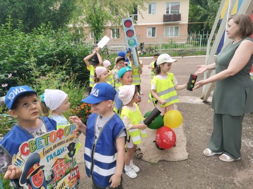 «Уймак кыз» балалары Халыкара светофор көнен билгеләп үттеләр