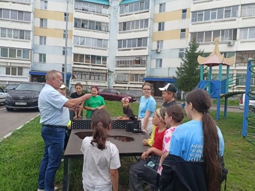 «Минем ишегалды лагере»на йөрүчеләр юл кагыйдәләрен искә төшерделәр