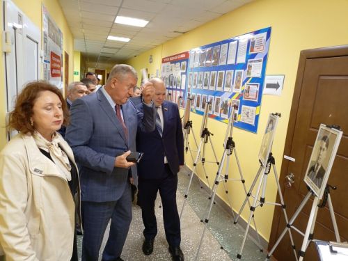 Зәй районы башлыгы тормыш иптәше белән бергәләп тавыш бирде