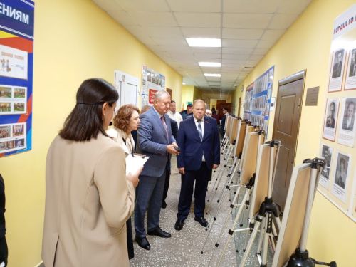 Зәй районы башлыгы тормыш иптәше белән бергәләп тавыш бирде