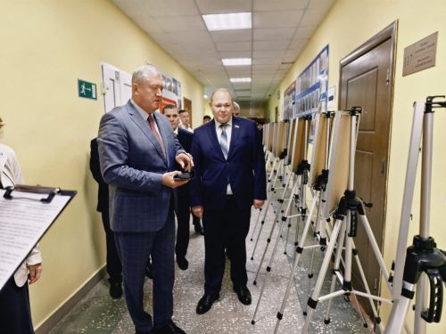 В Единый день голосования глава Заинского района проголосовал вместе с супругой