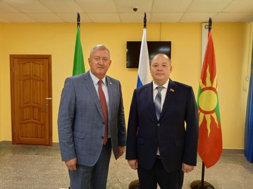 Зәй районы башлыгы тормыш иптәше белән бергәләп тавыш бирде