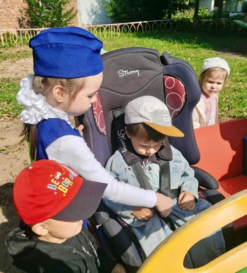 “Уймак кыз” бакчасында “Юлда баланың урыны – автокреслода” дигән дәрес узды