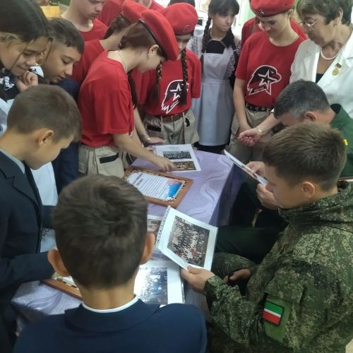 Батырлык дәресе: Югары Мәлем мәктәбендә хәрби егетләр белән очрашу узды