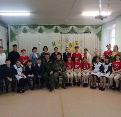 Батырлык дәресе: Югары Мәлем мәктәбендә хәрби егетләр белән очрашу узды