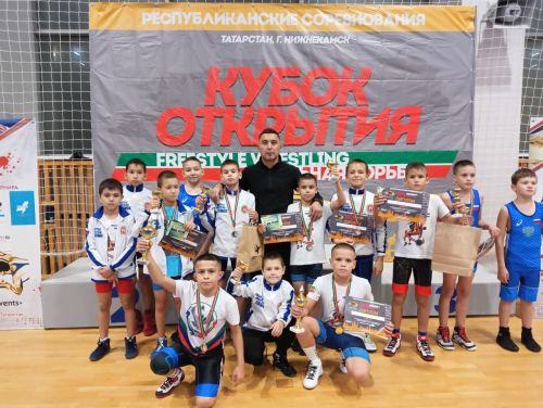 Юные борцы из Заинска успешно выступили на Кубке открытия в Нижнекамске
