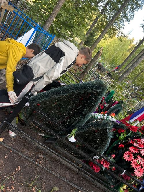 В Заинске чествуют героев СВО и заботятся о памяти павших