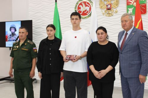 Зәйдә махсус хәрби операциядә һәлак булган геройларның гаиләләренә дәүләт бүләкләре тапшырылды