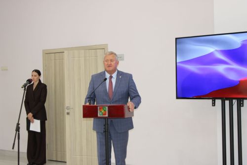 Вечная память и высокая честь: в Заинске семьям погибших героев СВО передали государственные награды