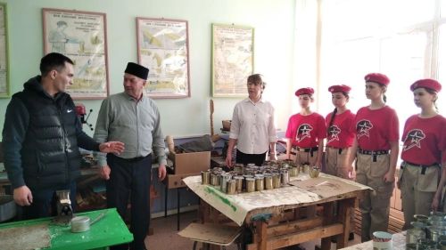 Югары Мәлем мәктәбендә Жуков медале белән бүләкләнгән егет белән очрашу узды