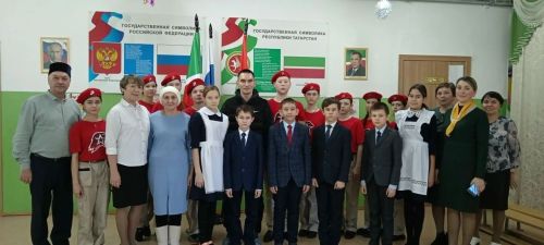 Югары Мәлем мәктәбендә Жуков медале белән бүләкләнгән егет белән очрашу узды